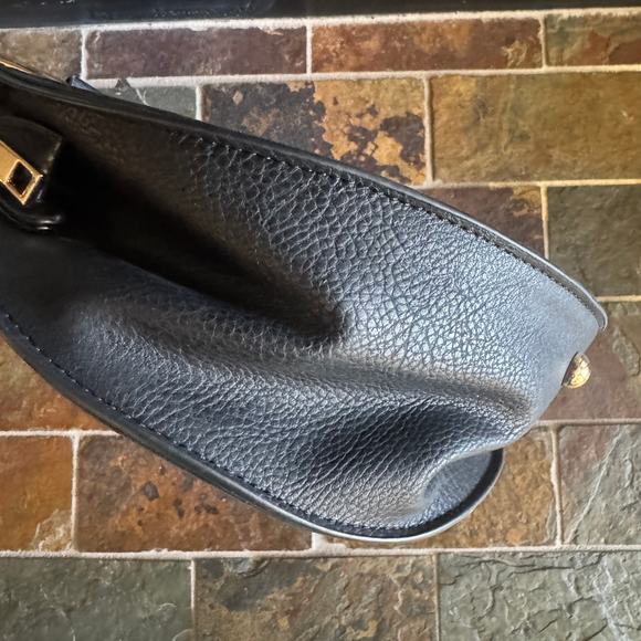 Cute and Unique Black Leather Circle Handbag - Picture 4 of 4